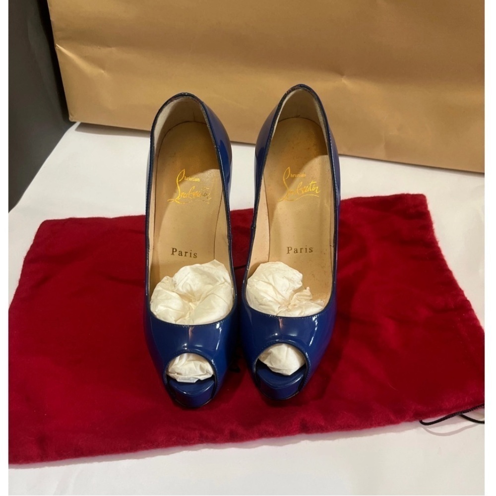 NWT VERY PRIVE BLUE CHRISTIAN LOUBOUTIN HEELS